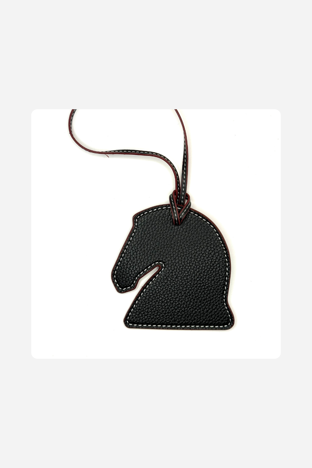 Black Horse Charm – Graceful Elegance in Every Detail