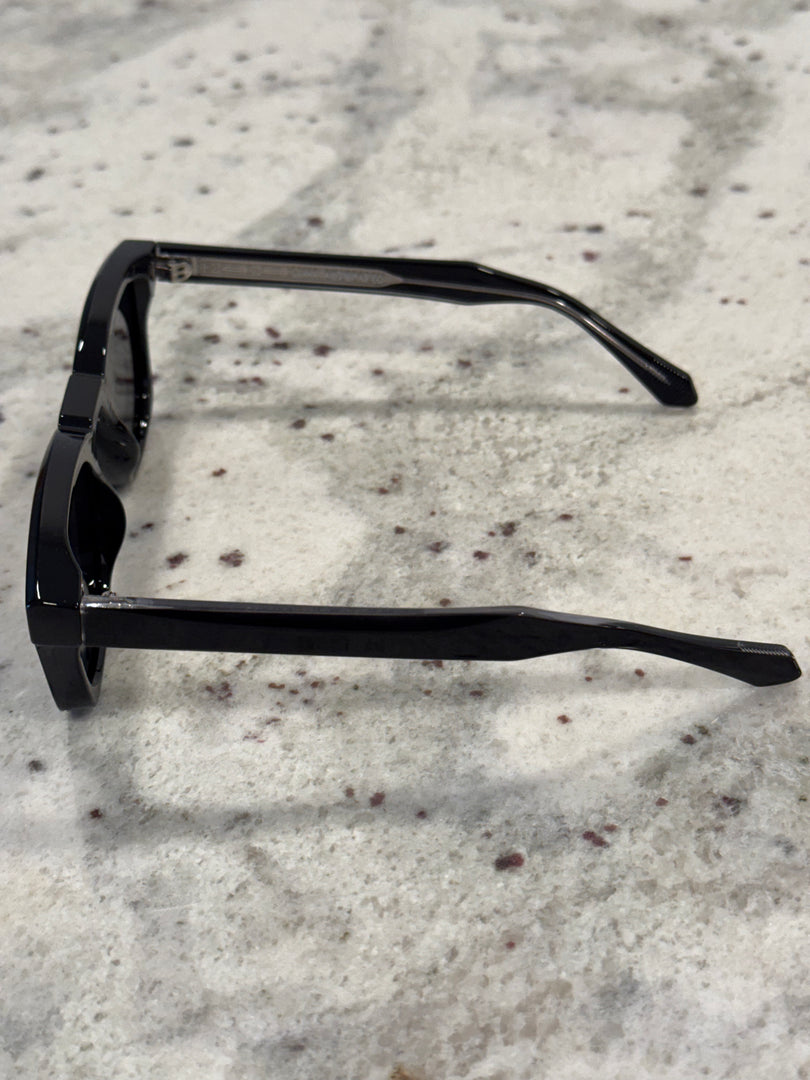 Black & Metal Frame Sunglasses with Polarized Black Lenses – Luxe Artefatto